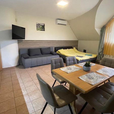 Kuenszler Apartmanhaz Zamárdi Extérieur photo