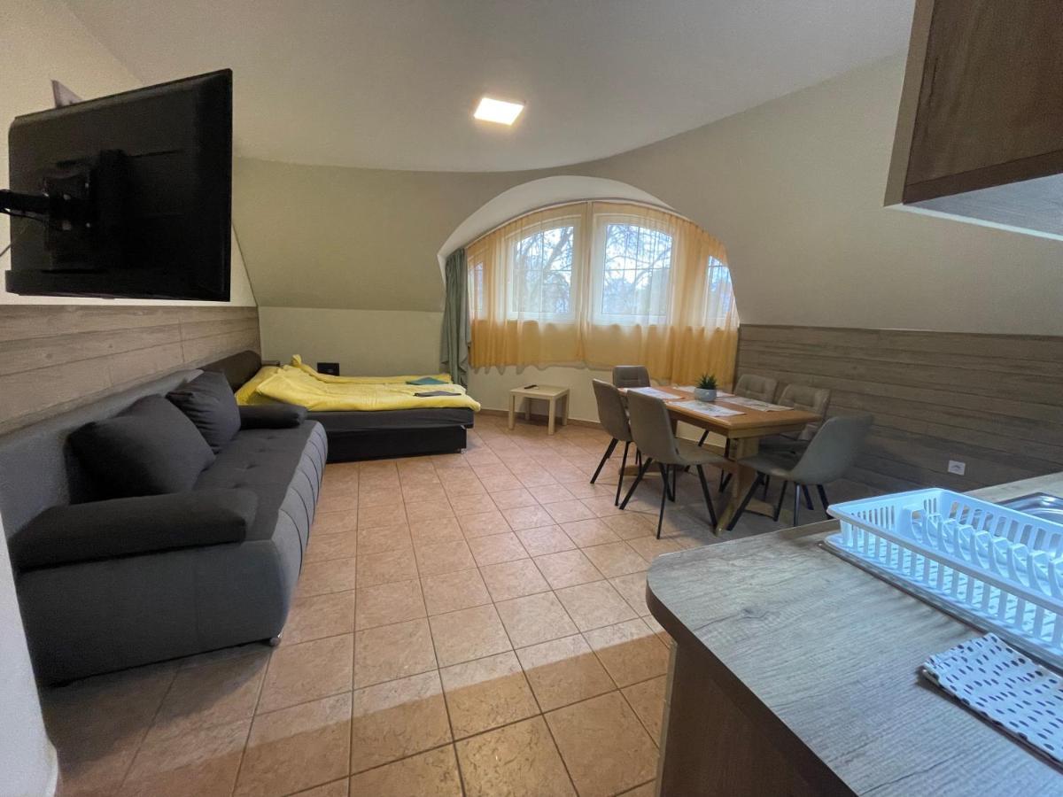 Kuenszler Apartmanhaz Zamárdi Extérieur photo